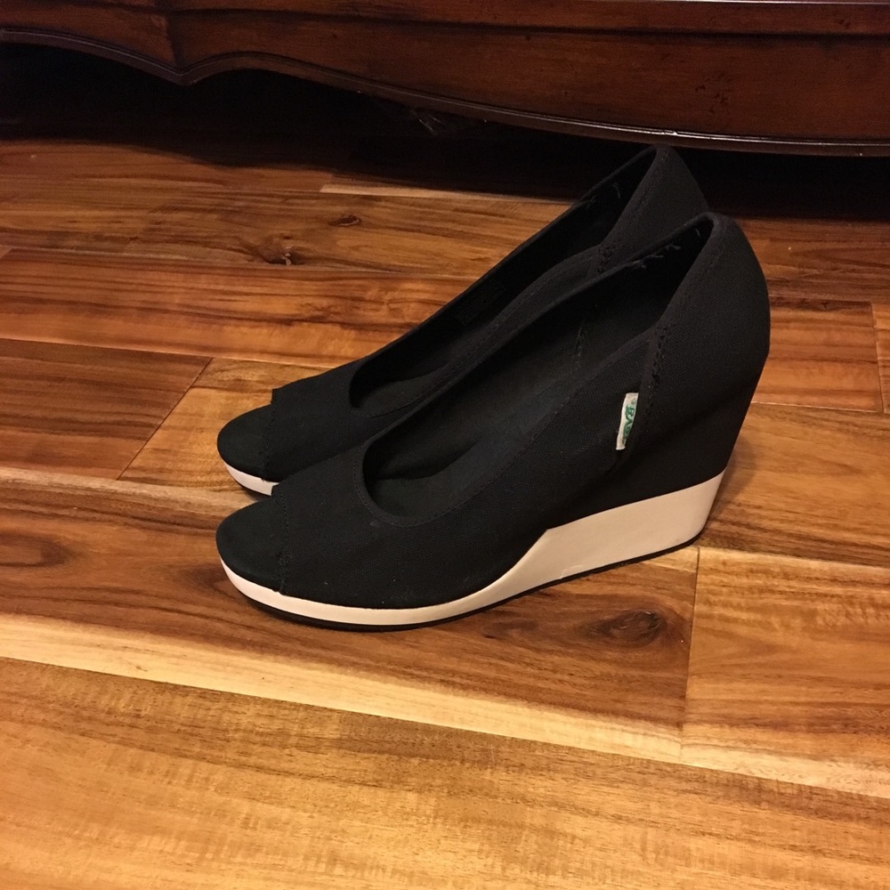 Teva Mush platform wedge peep toe sandals